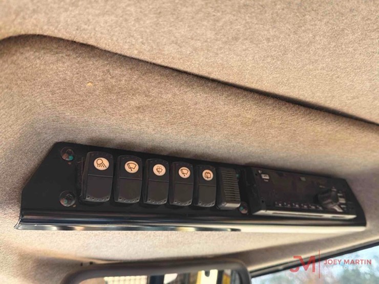 2019-caterpillar-d6n-lgp-image-38