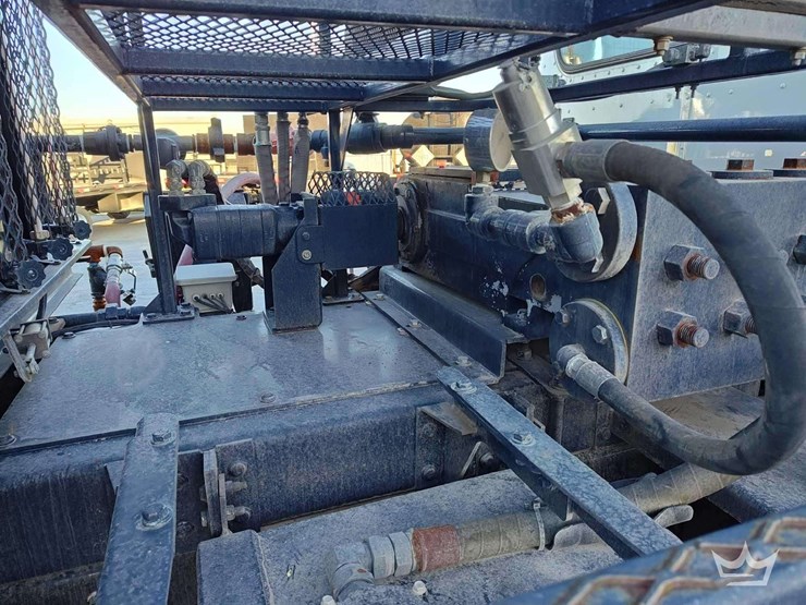 2016-peterbilt-337-image-37