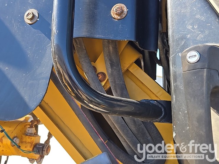 2016-caterpillar-120m2-image-84