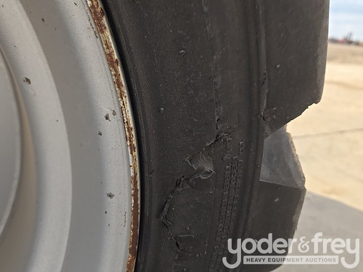 2014-jlg-800aj-image-56