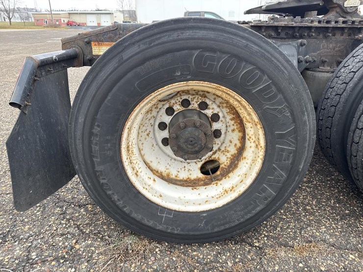 #1481-•-2015-freightliner-cascadia-day-cab-truck-tractor-image-56