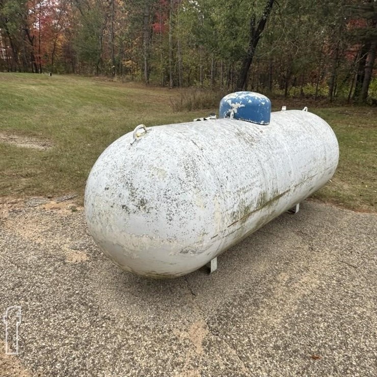 500 GALLON LP TANK