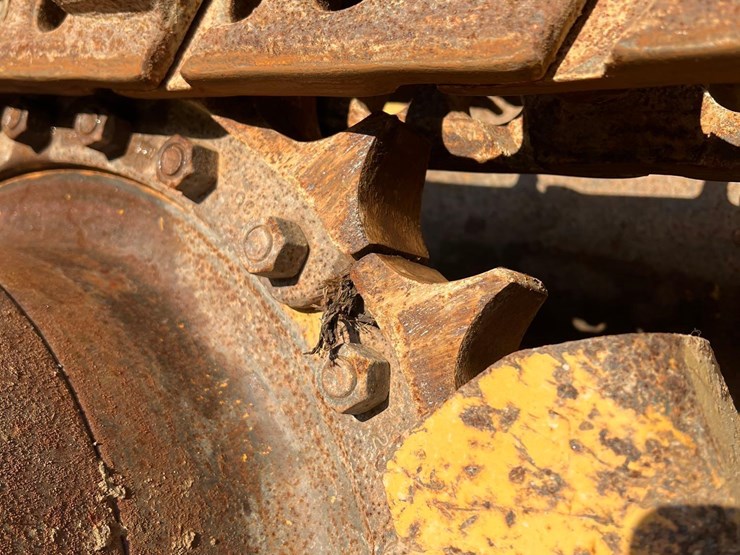 2015-caterpillar-d5k2-lgp-image-10