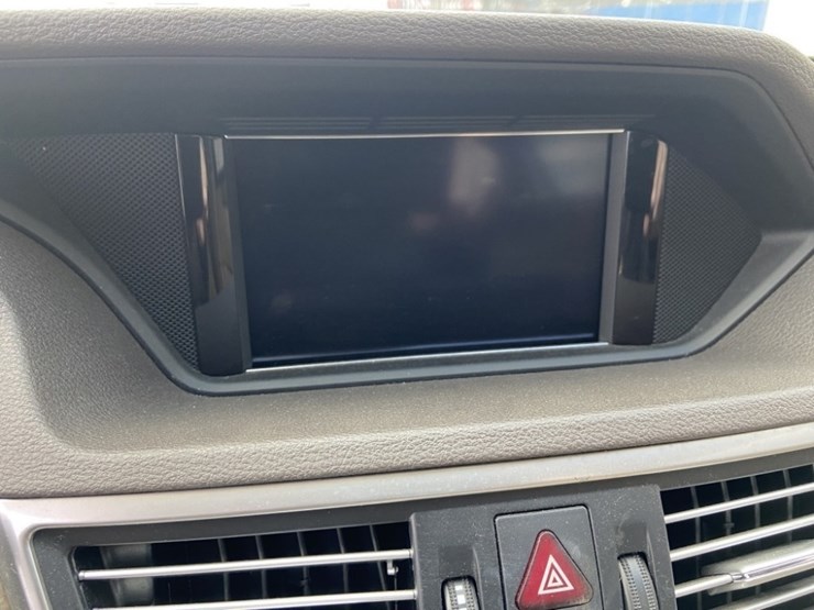 2011-mercedes-benz-e350-awd-sedan-image-26