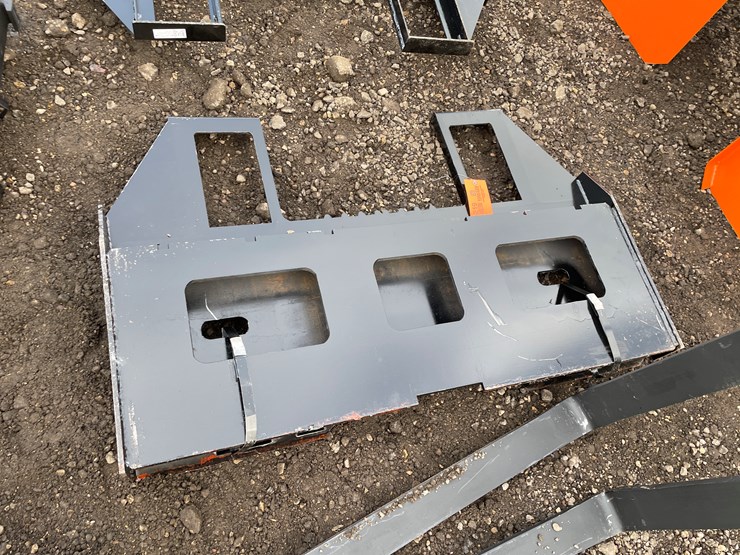 #1219-•-skidsteer-pallet-forks-image-3