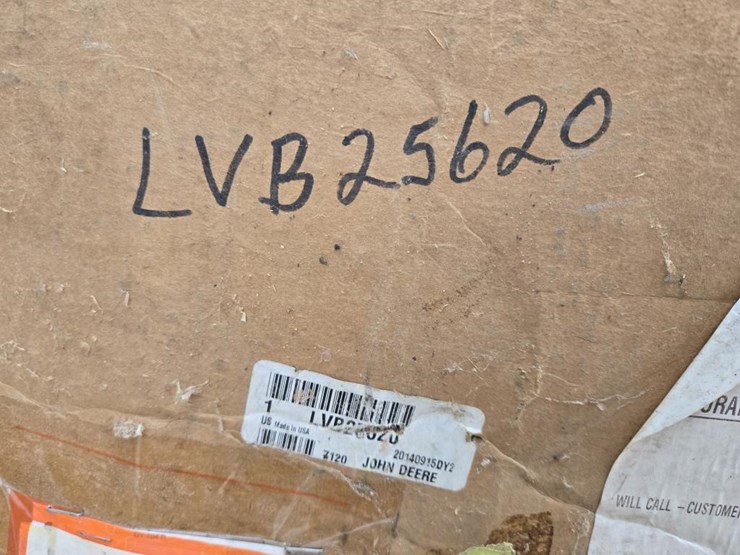 john-deere-la-image-1