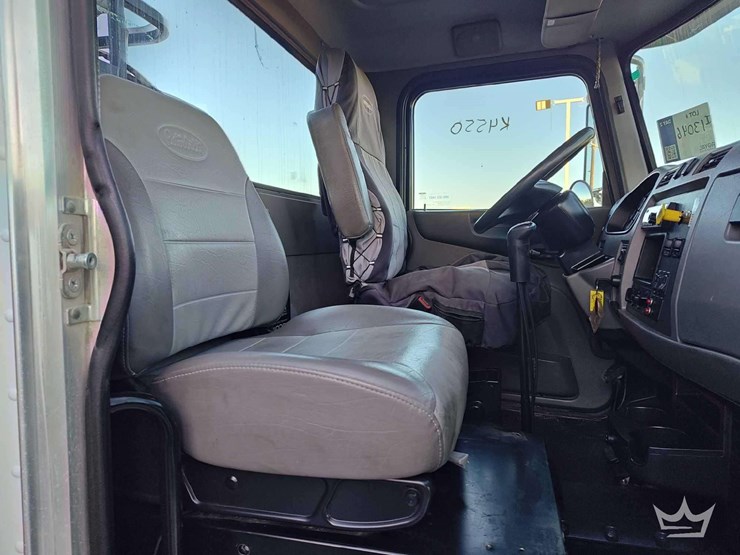 2016-peterbilt-337-image-46