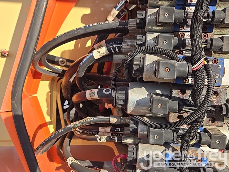 2014-jlg-800aj-image-91