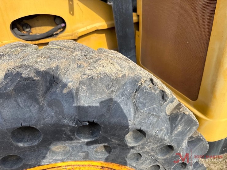 2012-caterpillar-tl642c-image-10