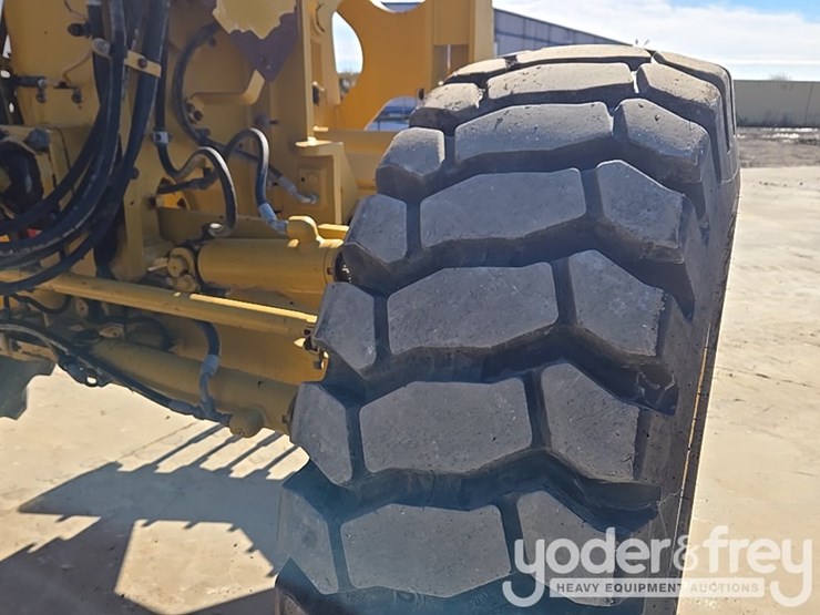 2016-caterpillar-120m2-image-40