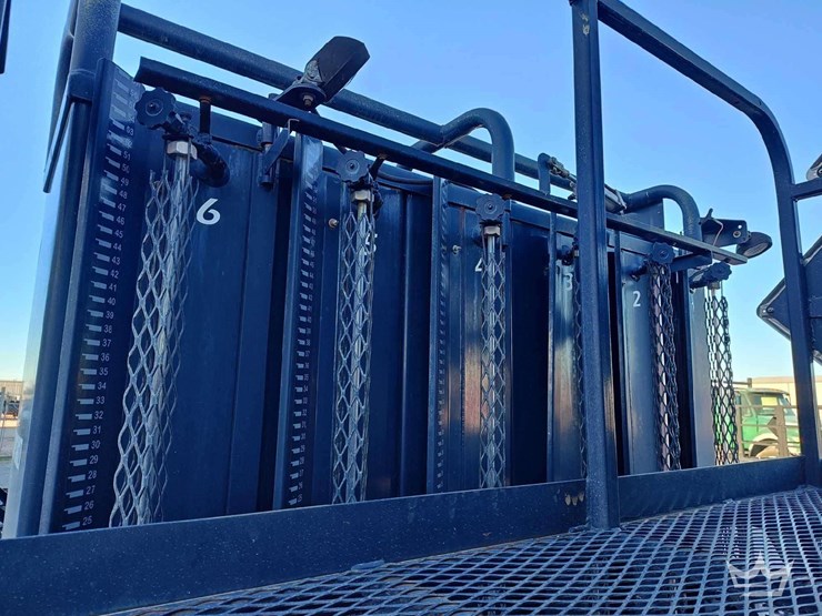 2016-peterbilt-337-image-14