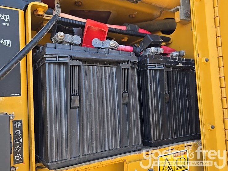 2016-caterpillar-120m2-image-175