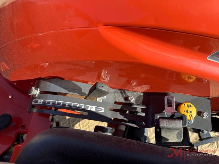 2017-kubota-l4701-image-15