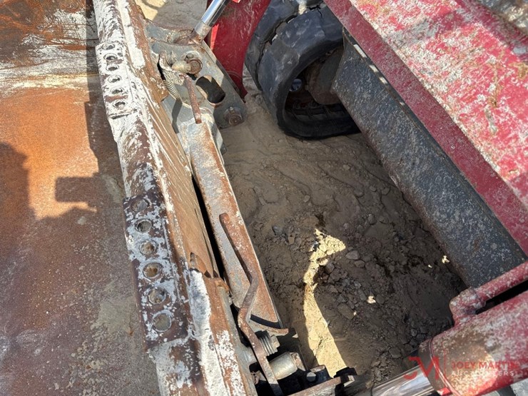 2019-takeuchi-tl8-image-5