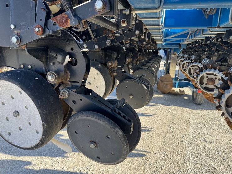 2014-kinze-3600-image-12
