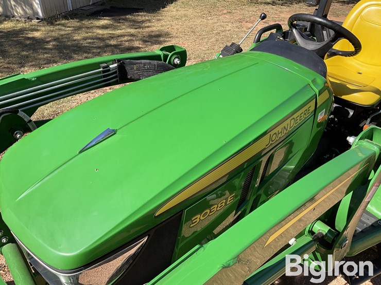 2022-john-deere-3038e-image-16