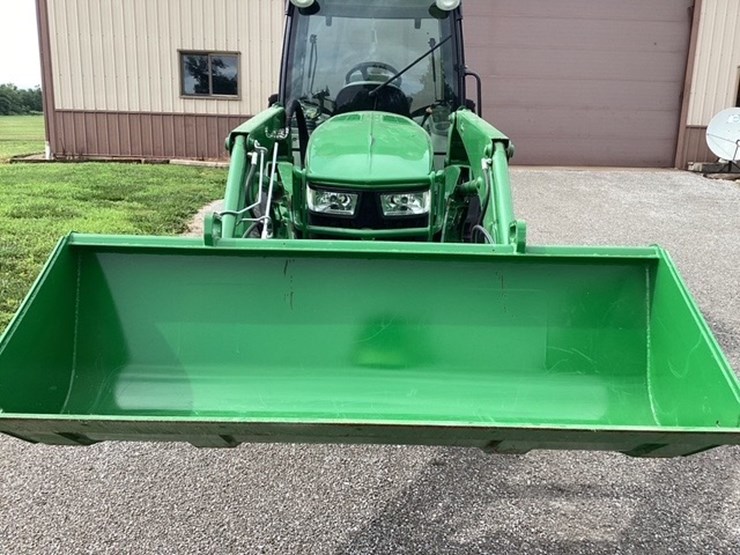 john-deere-4044r-image-3