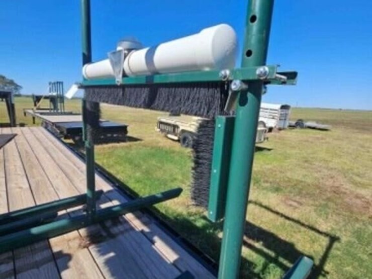 new-escoba-cattle-oiler-scrubber-image-7