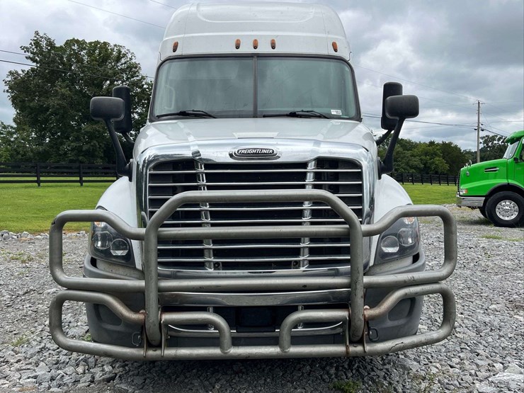 2018-freightliner-cascadia-evolution-t/a-truck-tractor-image-19