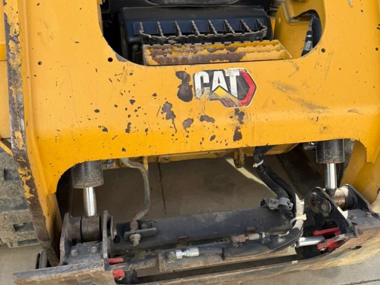 2022-caterpillar-279d3-image-10