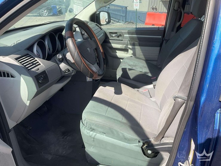 2010-dodge-grand-caravan-image-11