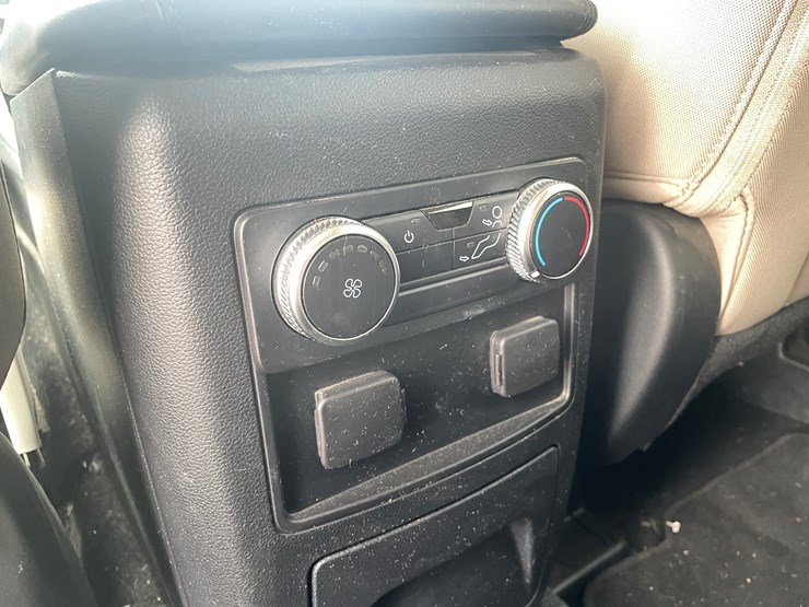 2021-ford-explorer-image-23