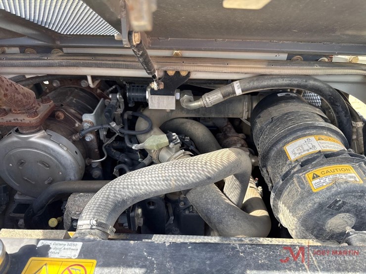 2019-takeuchi-tl8-image-10