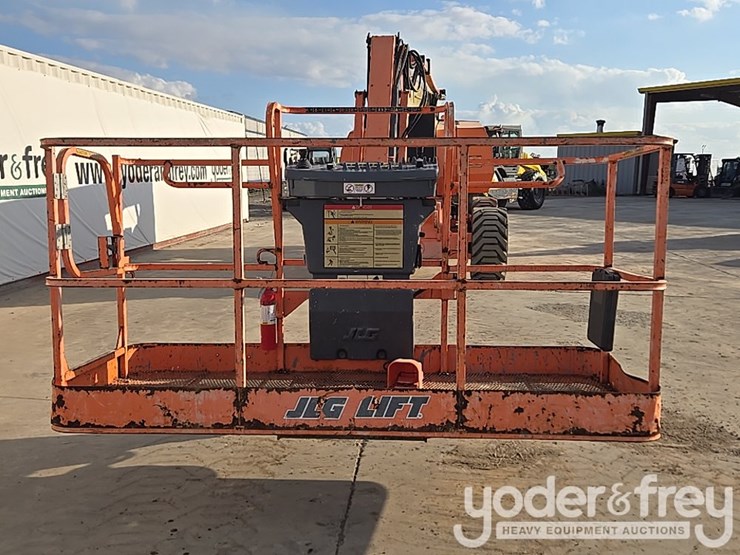 2014-jlg-800aj-image-11