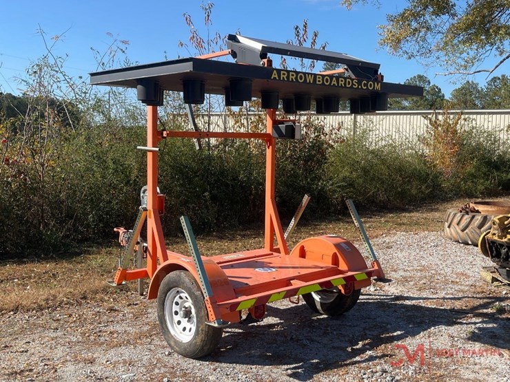 towable-arrow-board-directional-sign-image-3