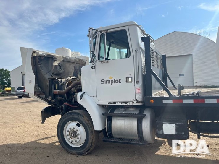 1993-white-gmc-liquid-truck-(dr8592-unit-129952)-image-64