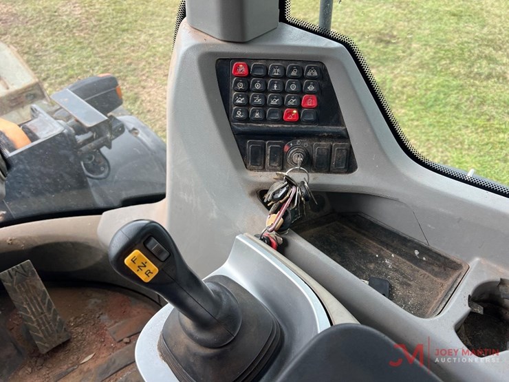 2019-case-621g-image-15