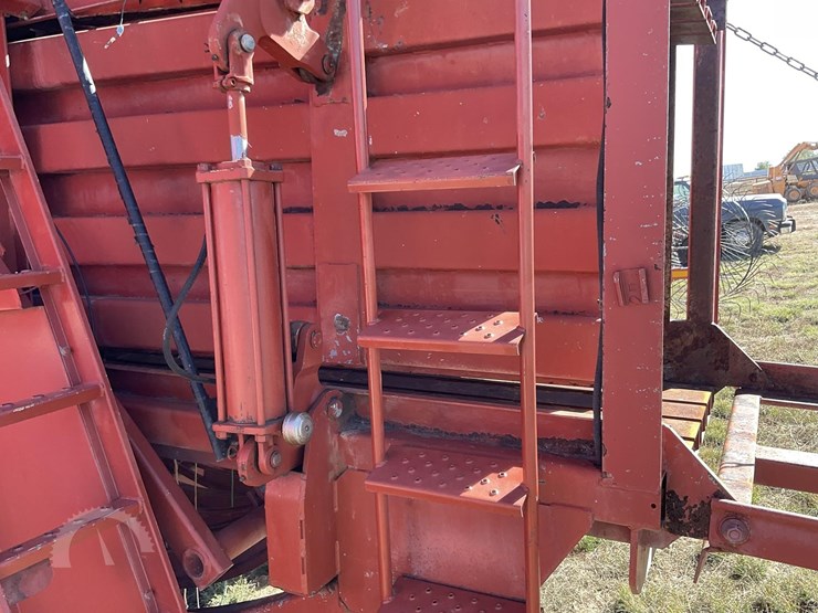 1980-hesston-4900-image-8