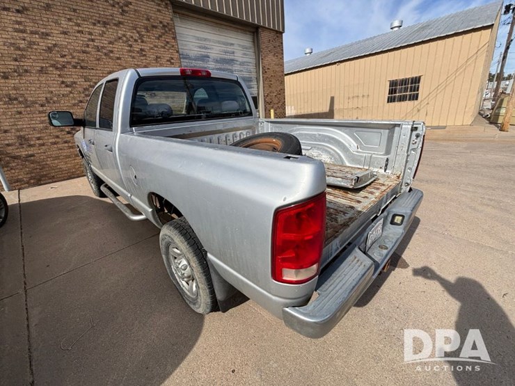 2004-dodge-2500-image-9