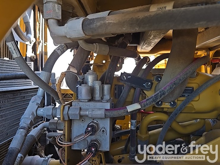 2016-caterpillar-120m2-image-177