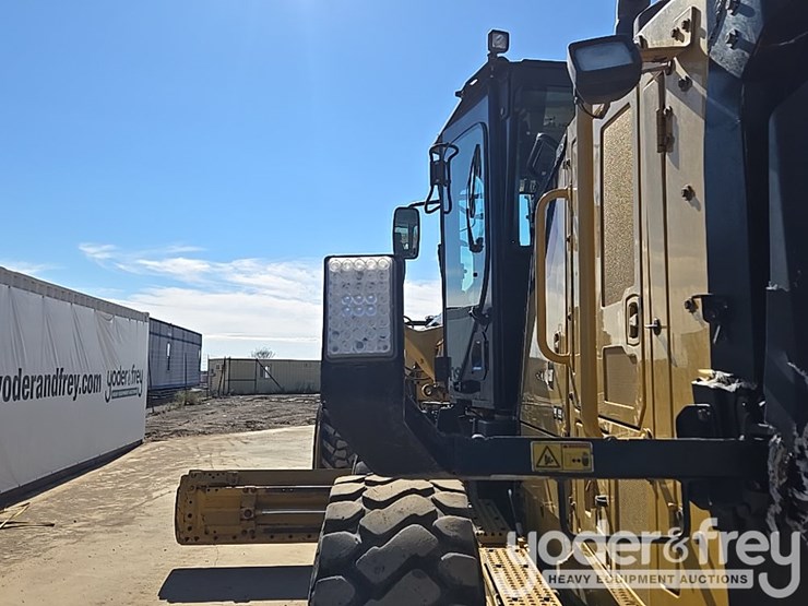 2016-caterpillar-120m2-image-208