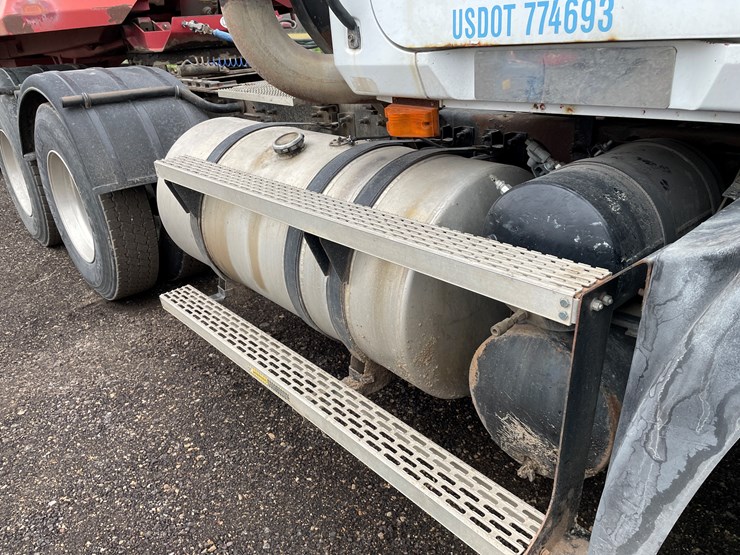 #1061-•-2004-mack-cx613-tandem-axle-day-cab-semi-tractor-(has-wi-title)-image-14