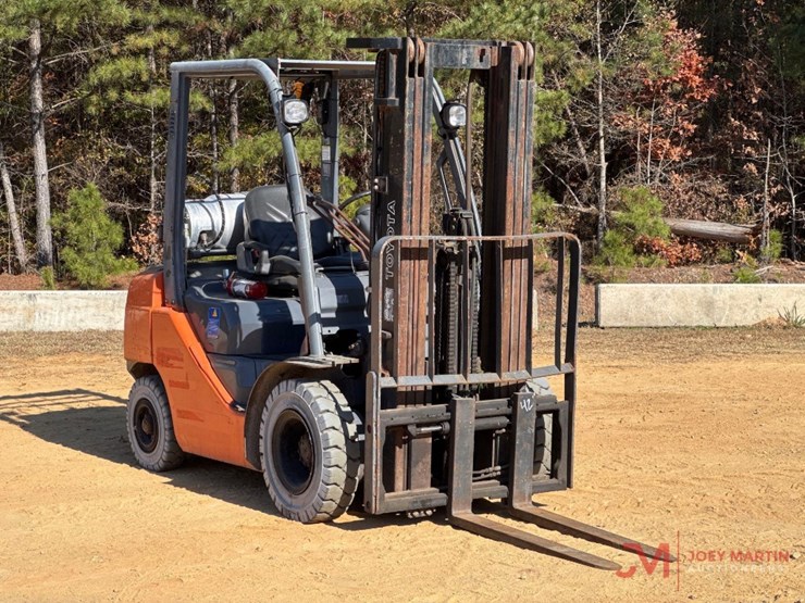 2001-toyota-8fgu25-image-1