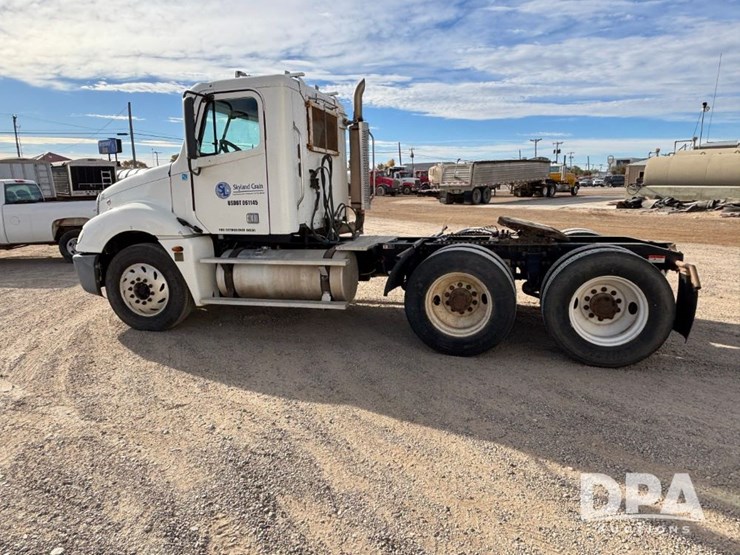 2006-freightliner-day-cab-truck-(gp12099,-unit-802)-image-10