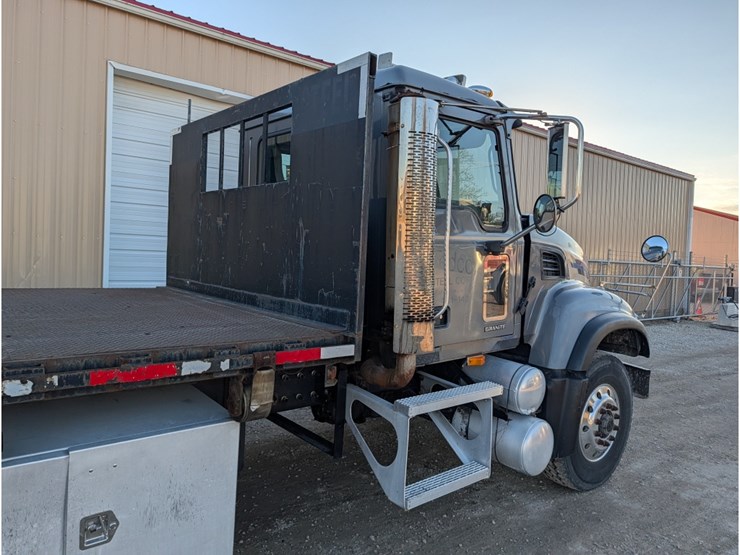 2006-mack-cv713-flatbed-image-6