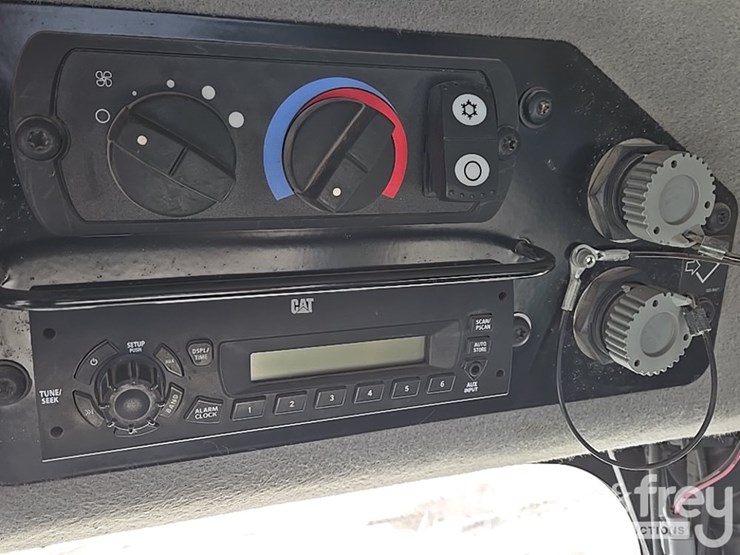 2016-caterpillar-120m2-image-218