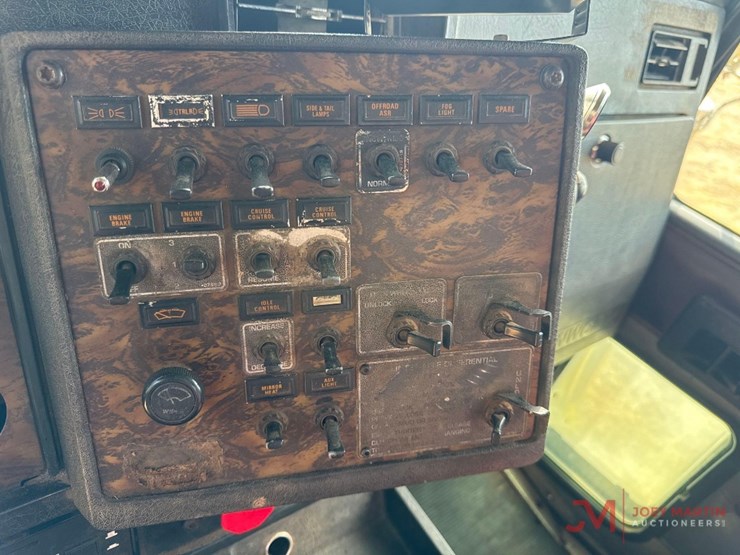 1997-kenworth-day-cab-truck-tractor-image-23