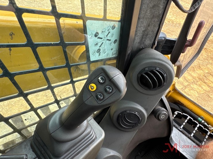 2023-caterpillar-259d3-image-23