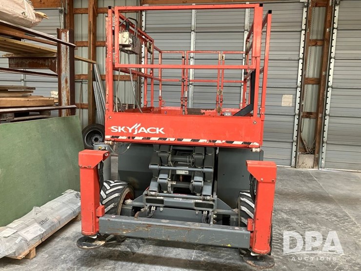 2017-skyjack-sj6826rt-image-5