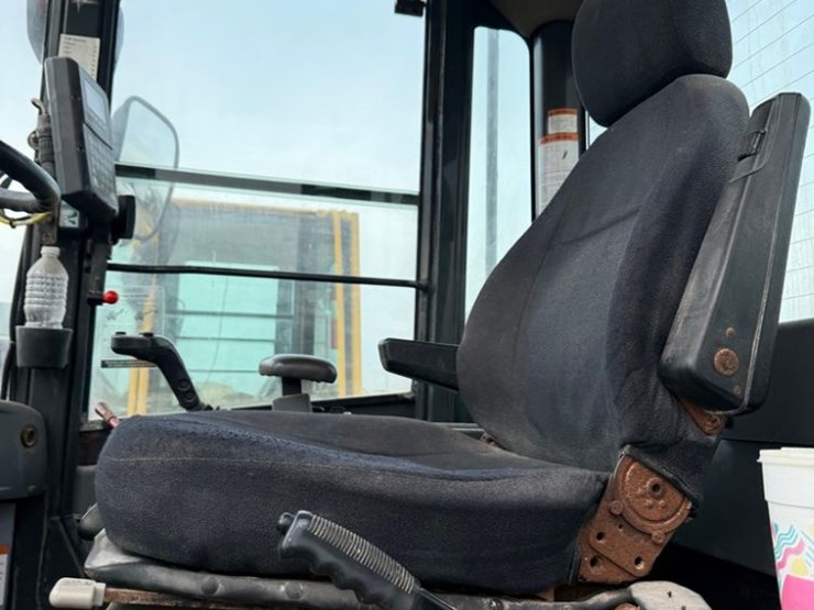 2009-komatsu-wa320-image-12