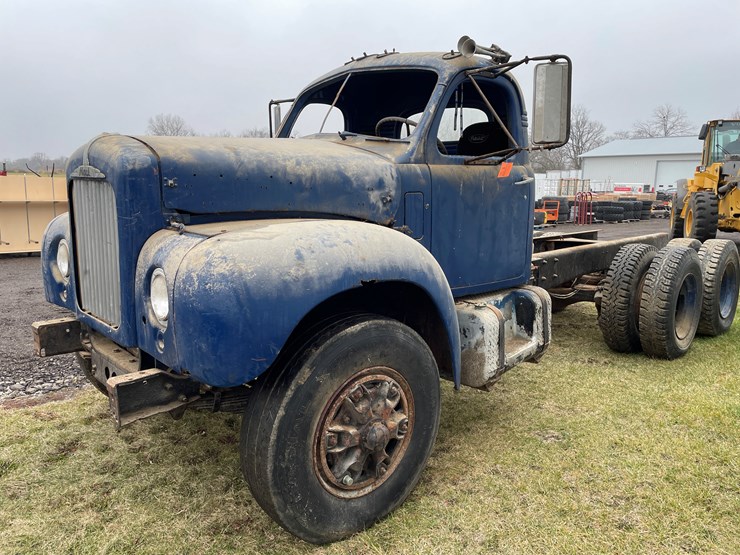 #1250-•-1963-mack-b53s-cab-and-chassis-(has-wi-title)-image-1