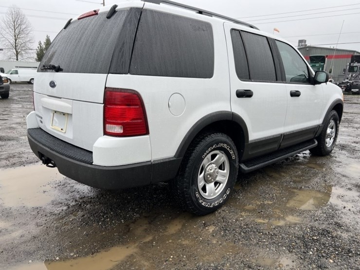 2003-ford-explorer-xlt-image-4