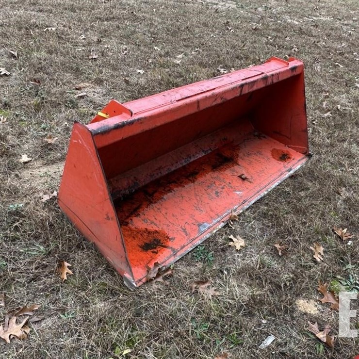 KUBOTA TRACTOR BUCKET