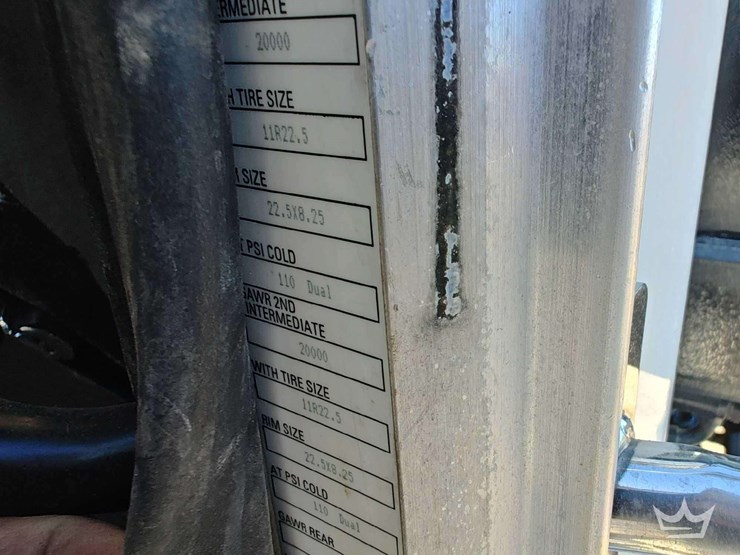 2015-peterbilt-348-image-28