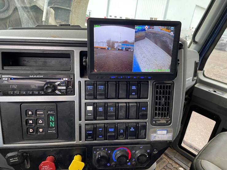 #1059-•-2021-mack-gr104b-quad-axle-dump-truck-(title-in-delay)-image-40