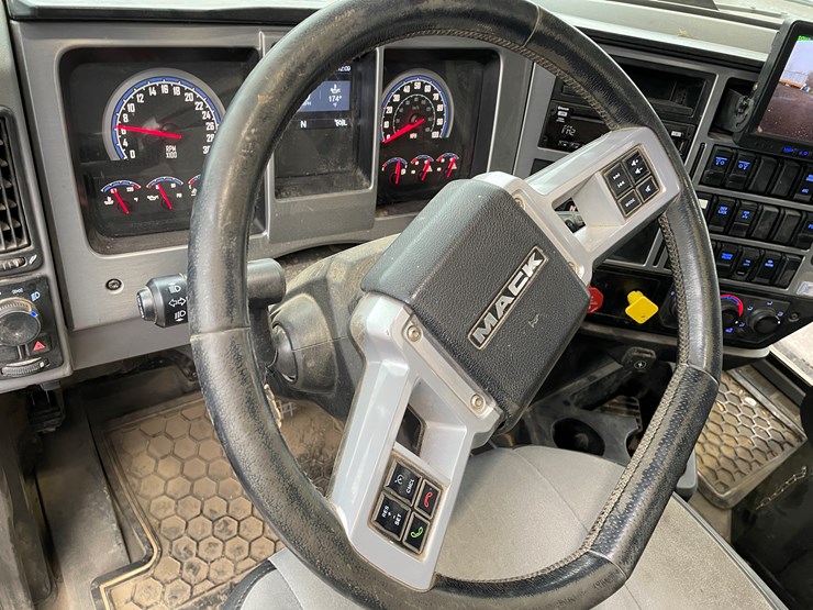 #1059-•-2021-mack-gr104b-quad-axle-dump-truck-(title-in-delay)-image-49